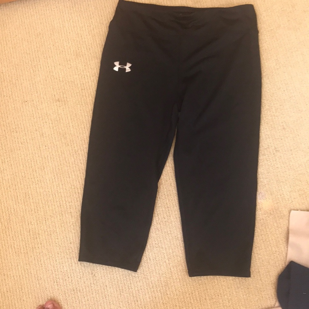 Black under armour crop leggings